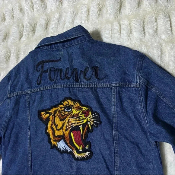 LOVE TREE Women’s Denim Embroidered Tiger Jacket - Picture 7 of 13